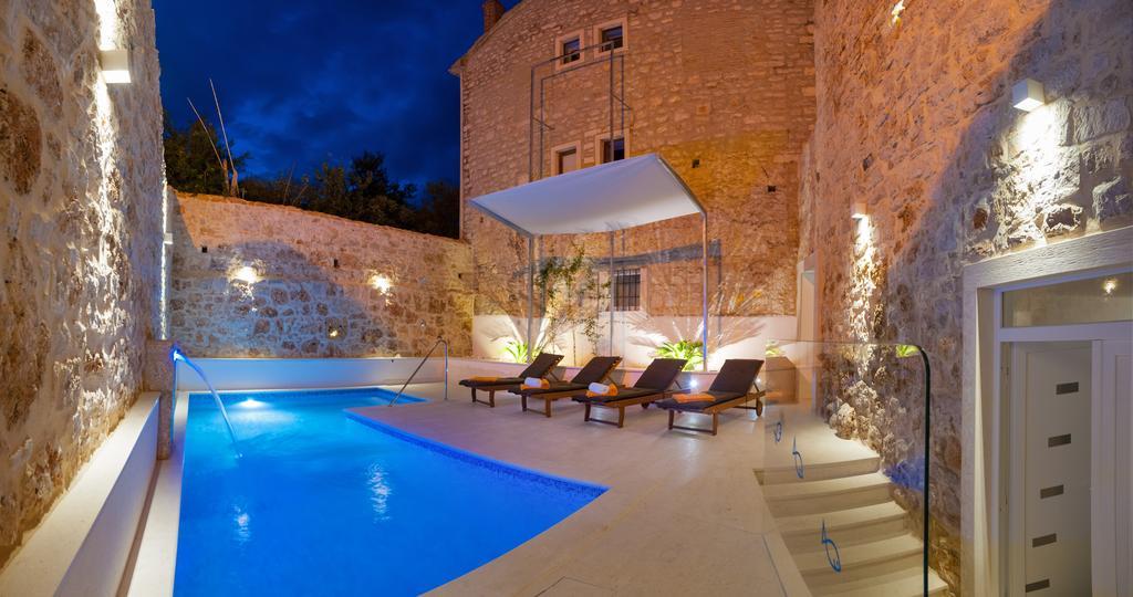 Villa Majestic With Heated Pool And Rooftop Terrace Μπολ Δωμάτιο φωτογραφία